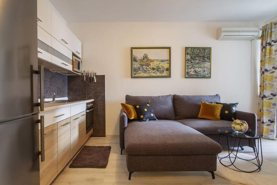 Kitchen or kitchenette, Living room, Seating area