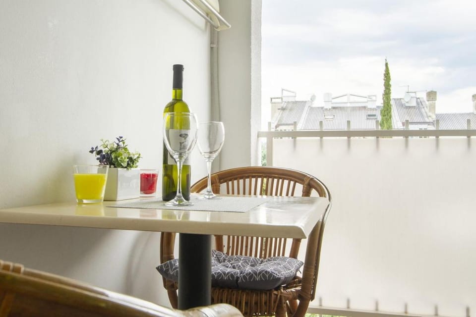 Balcony/Terrace, Drinks, Alcoholic drinks
