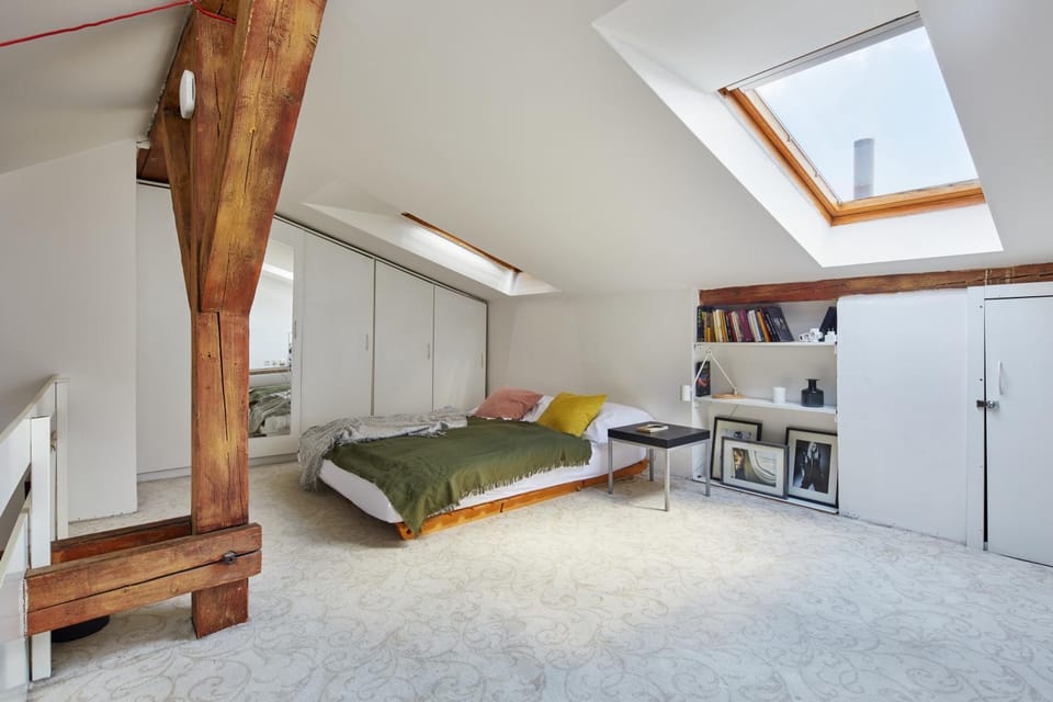 Photo of the whole room, Bedroom