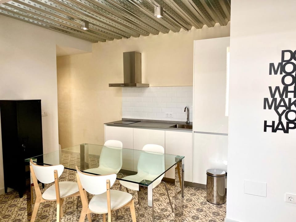 Kitchen or kitchenette, Dining area, stove