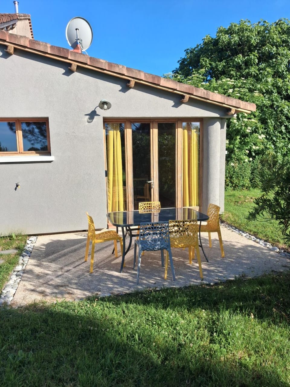 Appartement individuel rez de jardin 3 a 5 personnes proche Albi Apartment in Occitanie