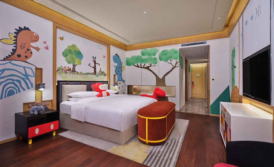 HUALUXE Suzhou Bay Hot Spring Resort Hotel in Suzhou