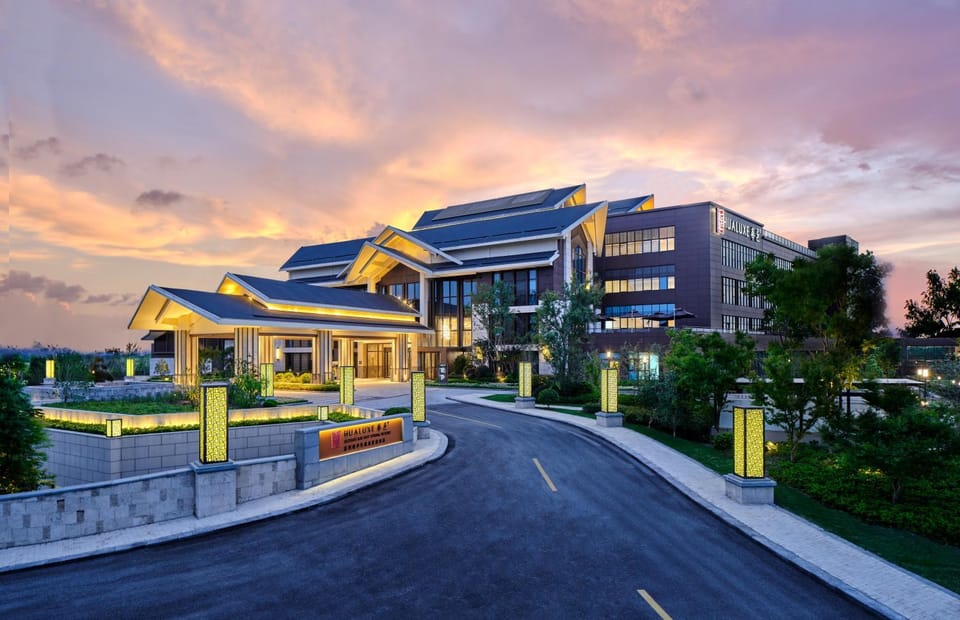 HUALUXE Suzhou Bay Hot Spring Resort Hotel in Suzhou