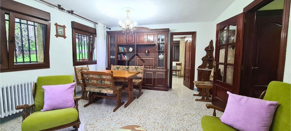 TV and multimedia, View (from property/room), Living room, Lounge or bar, Photo of the whole room, Decorative detail, Seating area, Dining area, Garden view, heating, internet