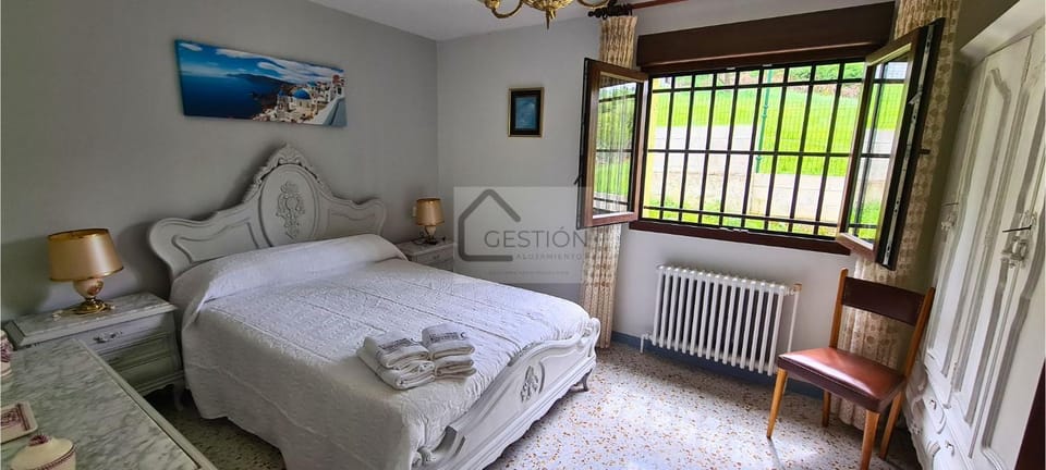 View (from property/room), Photo of the whole room, Decorative detail, Bedroom, Garden view, heating, internet, towels, wardrobe