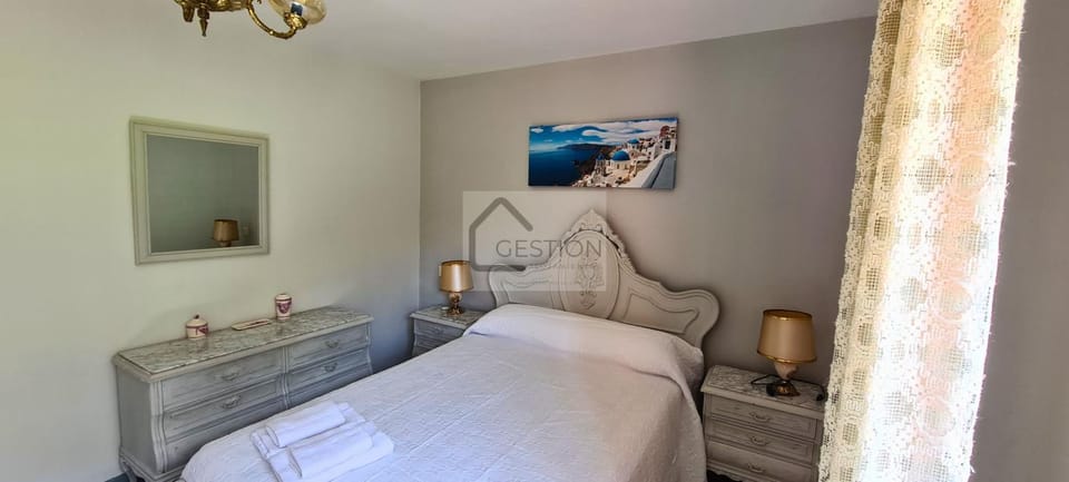 Bed, View (from property/room), Photo of the whole room, Decorative detail, Bedroom, Garden view, heating, internet, towels, wardrobe