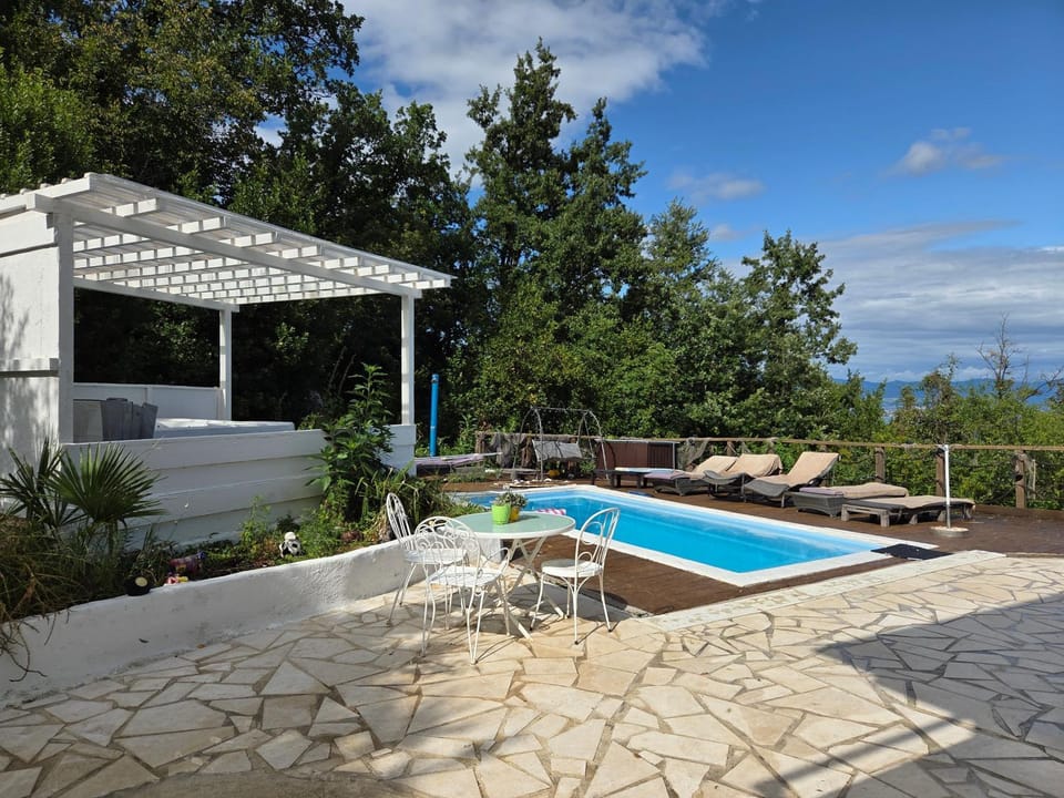 Grosse Apartments mit Meerblick und Pool und Jacuzzi Apartment in Primorje-Gorski Kotar County