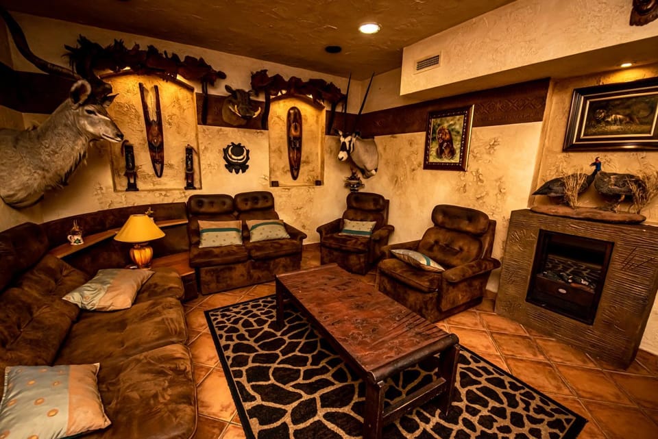 Communal lounge/ TV room