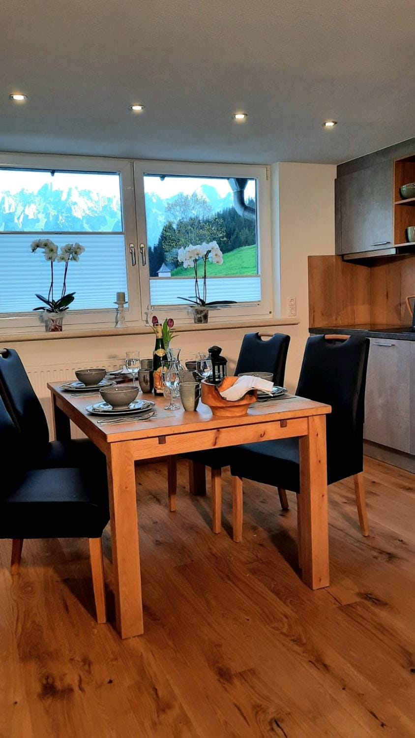 Dining area, kitchen