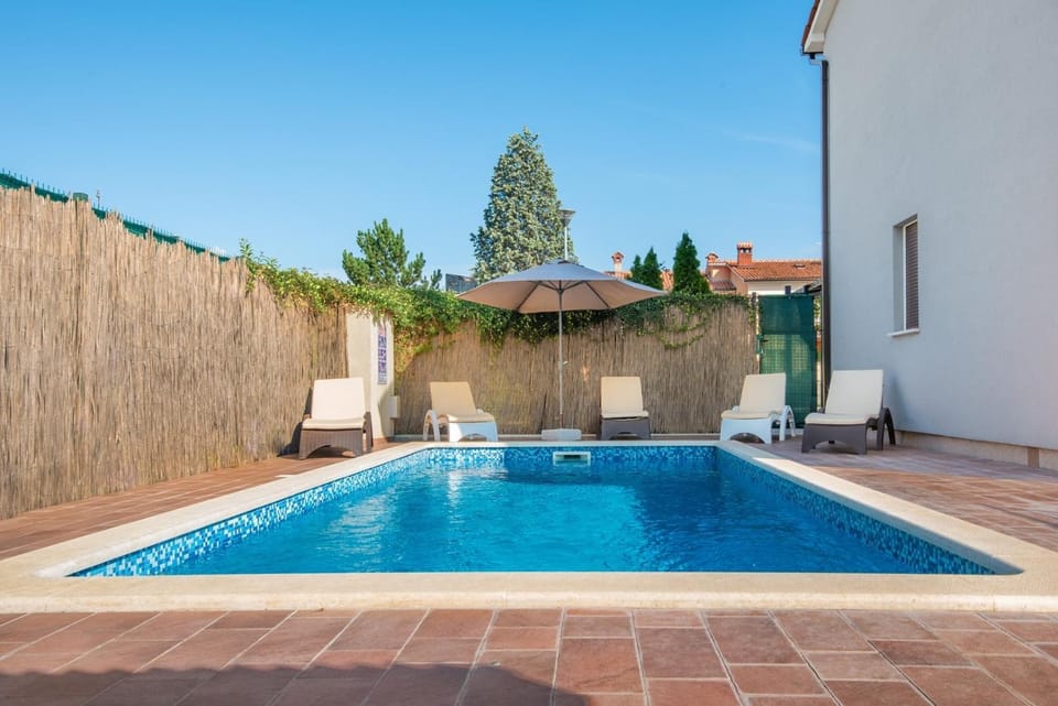 Property building, Swimming pool