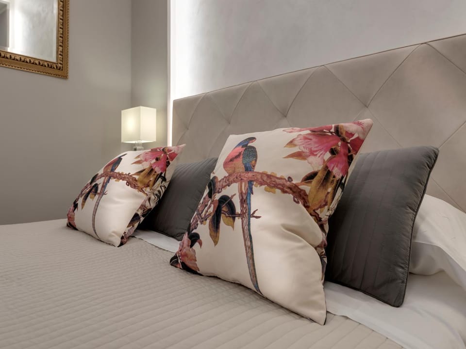 Bathroom, Coffee/tea facilities, Decorative detail, Bedroom