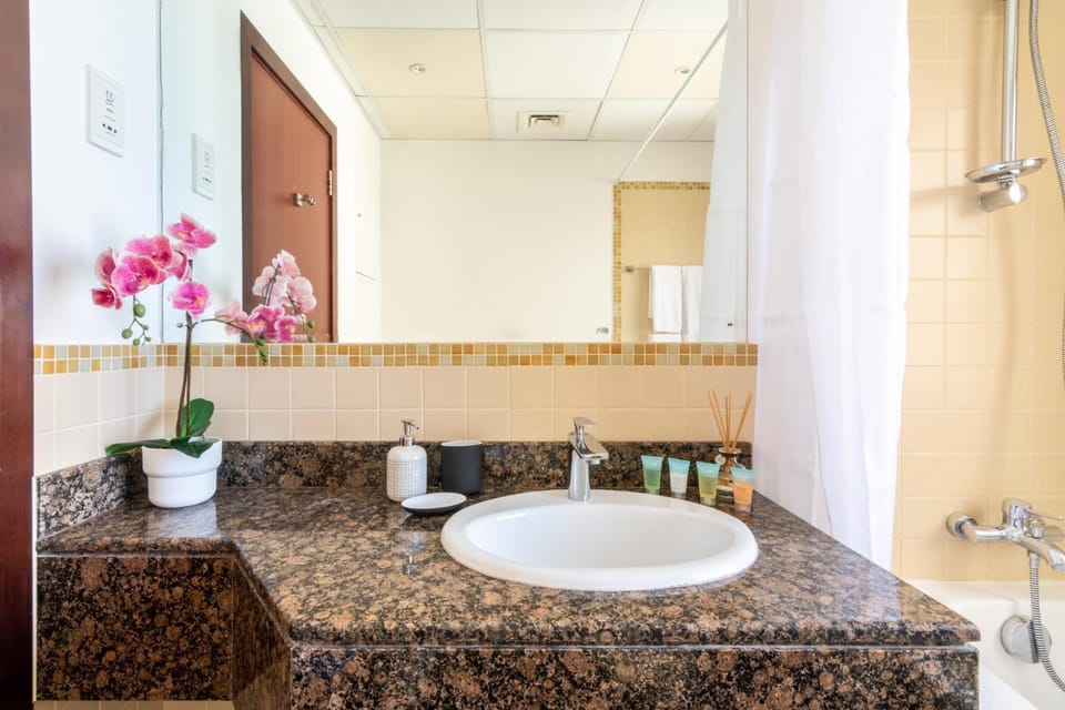 The Smart Concierge - Bahar 6 Apartment in Dubai