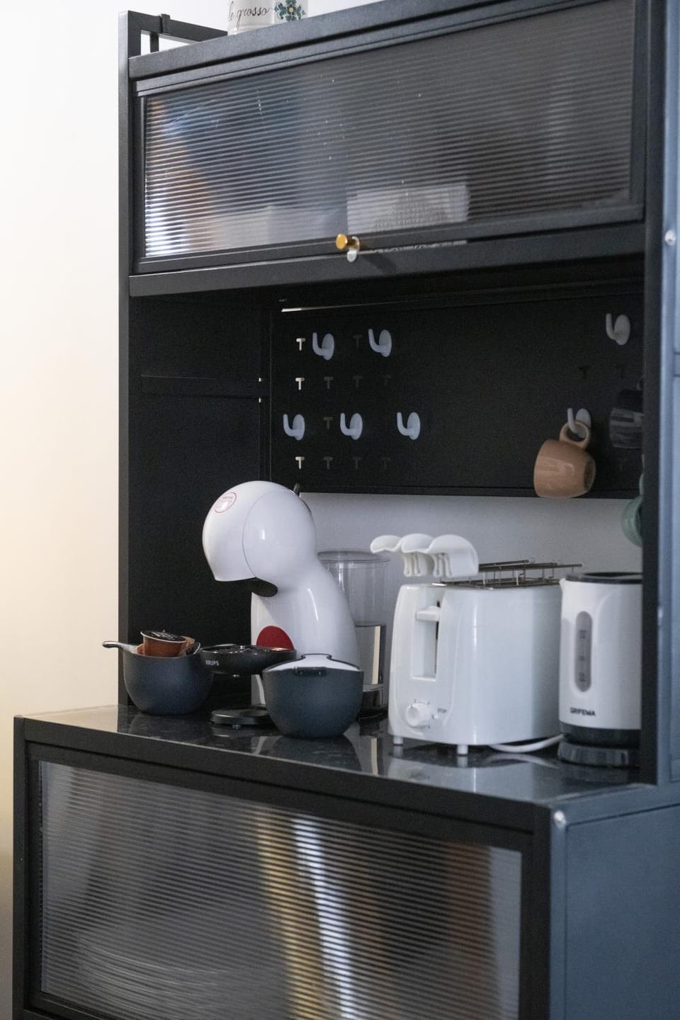 Kitchen or kitchenette, minibar, toaster