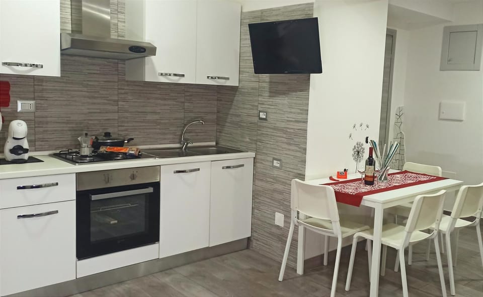 Kitchen or kitchenette, kitchen