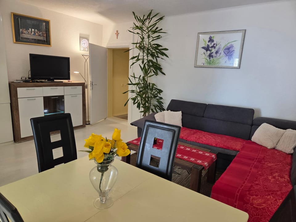 Apartment mit zwei Schlafzimmer und Pool und Jacuzzi Apartment in Primorje-Gorski Kotar County