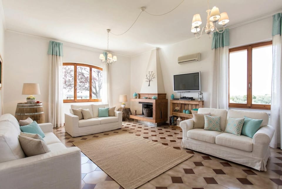Communal lounge/ TV room, TV and multimedia, Living room, Seating area, Evening entertainment