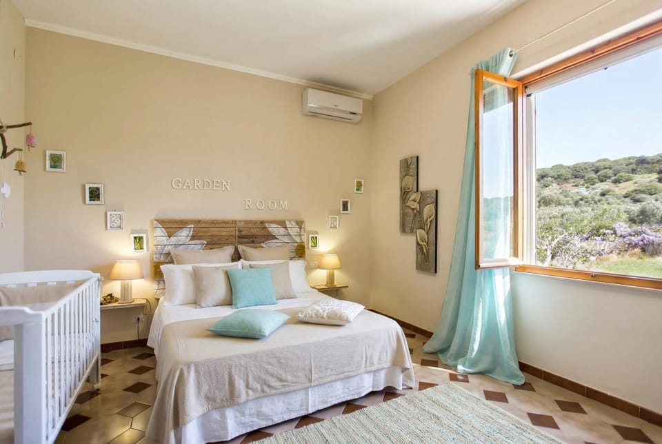 Bed, Natural landscape, Photo of the whole room, Bedroom, cot, air conditioner