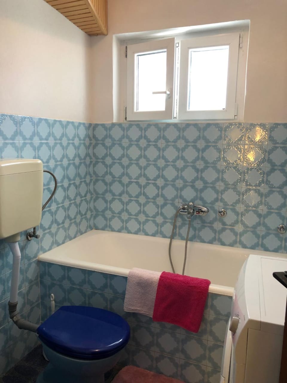 Bathroom, Bath, washing machine