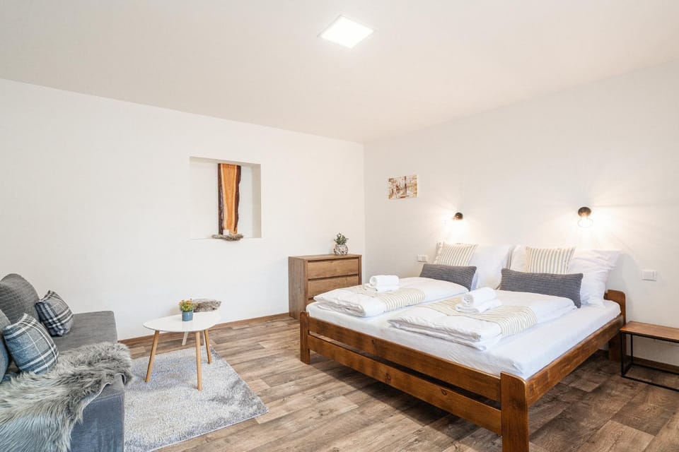 Bed, Photo of the whole room, Seating area, Bedroom