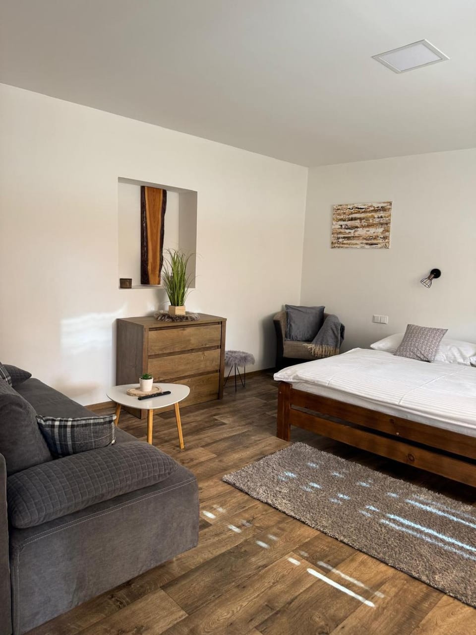 Bed, Seating area, Bedroom