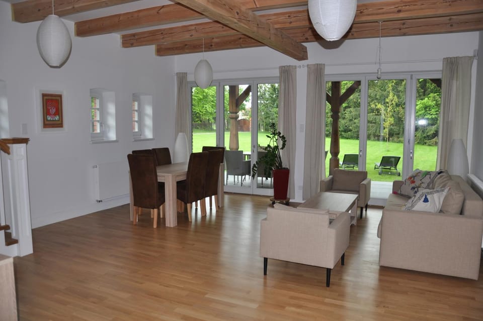 Monte Carvick nad jeziorem Seksty House in Poland