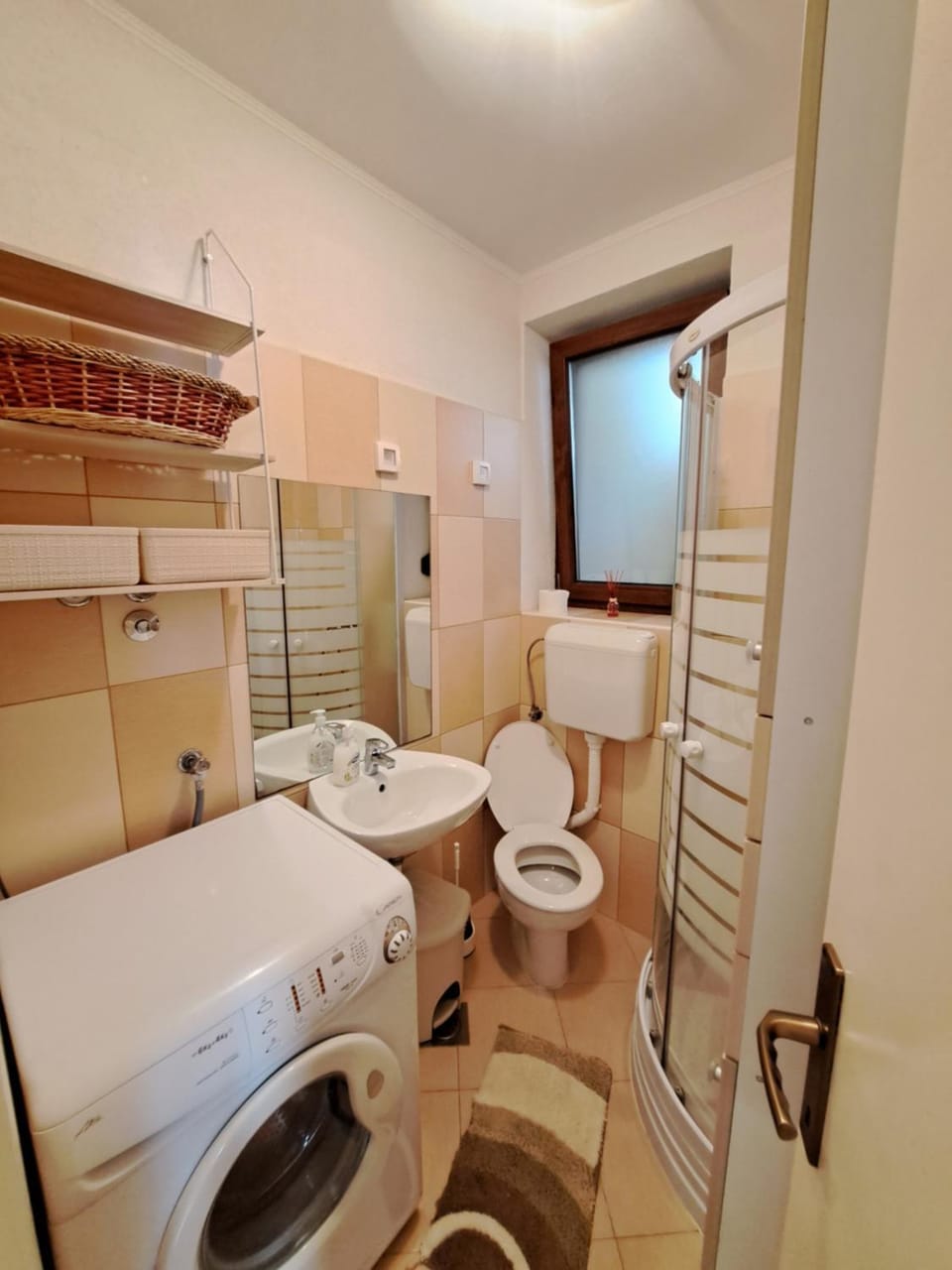 Toilet, Bathroom, washing machine