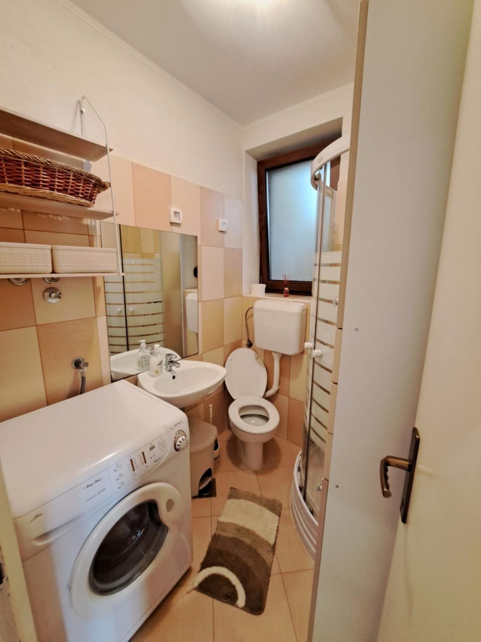Shower, Toilet, Bathroom, washing machine