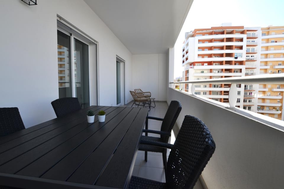 Spring, People, Summer, Balcony/Terrace, Other, Decorative detail, Seating area, Dining area, On site, Guests, Street view, Swimming pool, Seasons, children, young children, older children, group of guests, Family, Inner courtyard view, locker