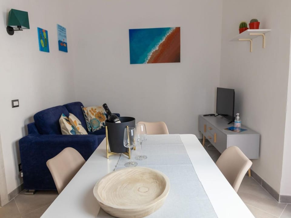 Restaurant/places to eat, Communal lounge/ TV room, TV and multimedia, Living room, Seating area