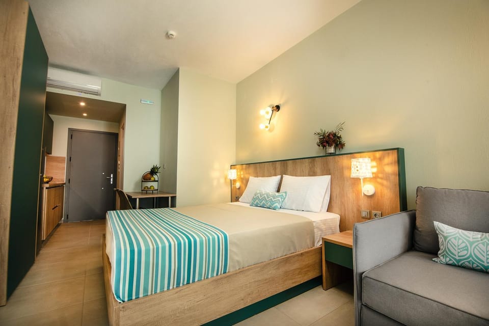 Photo of the whole room, Bedroom