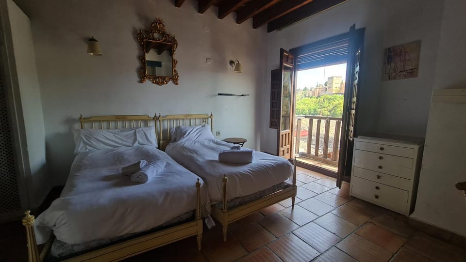 Bed, Balcony/Terrace, Photo of the whole room, Bedroom