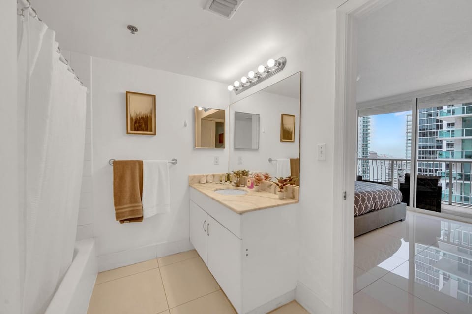 Luxury 1 Bedroom Apartment • Brickell • Unique Views Apartment in Brickell