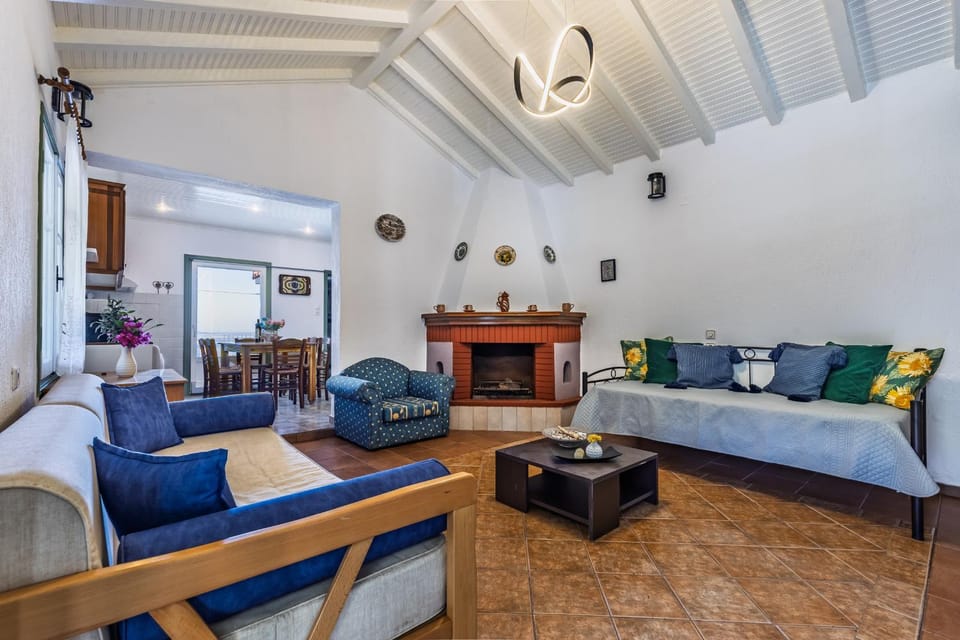 Living room, Photo of the whole room