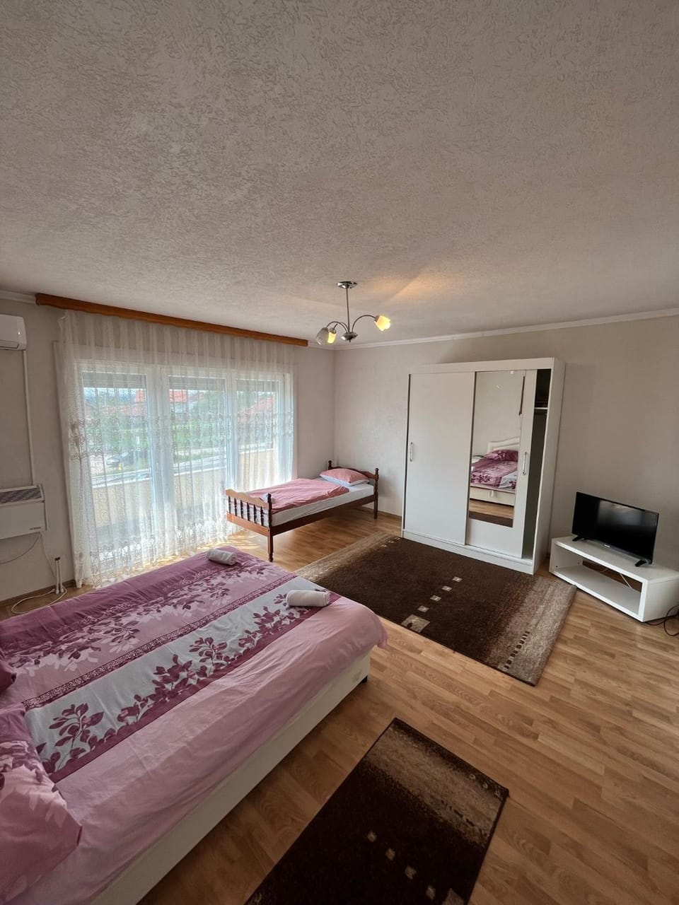 Bed, TV and multimedia, Photo of the whole room, Bedroom, wardrobe