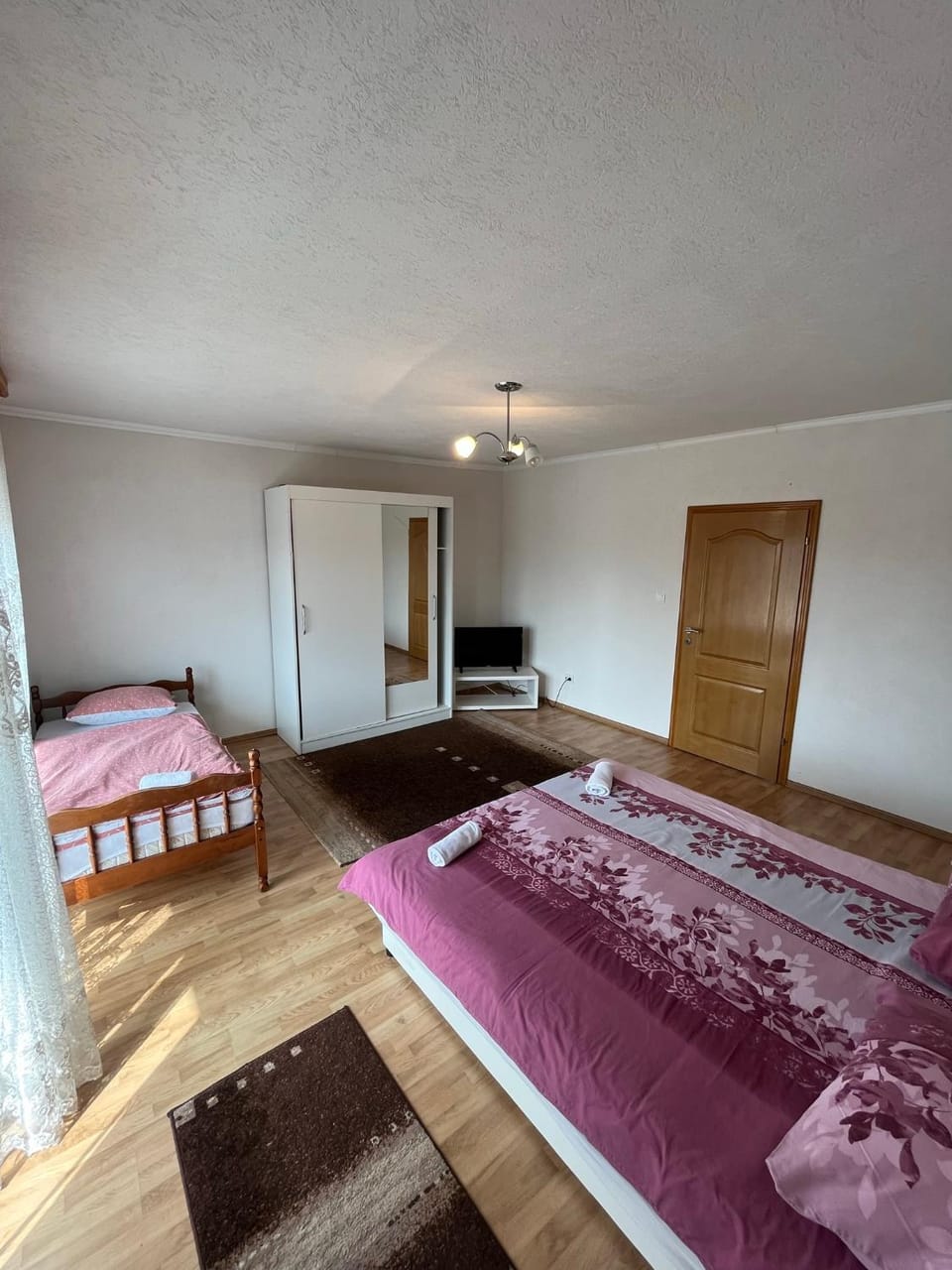 Bed, TV and multimedia, Photo of the whole room, Bedroom, wardrobe