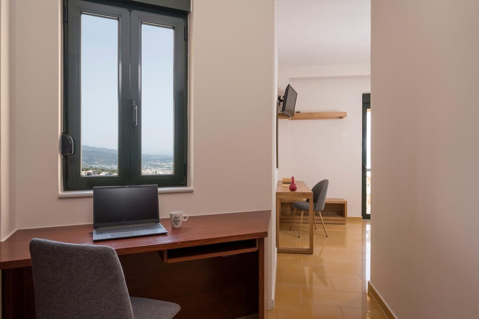 TV and multimedia, Business facilities, Decorative detail, Bedroom