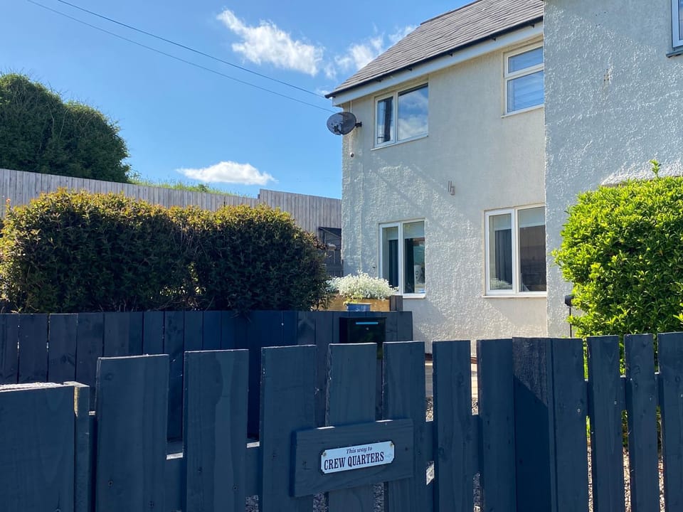 Property building, Patio, Natural landscape, Summer, Sea view, Location, Sunrise, Sunset