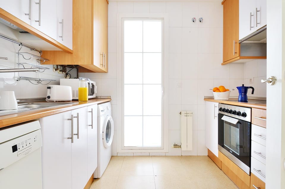 Kitchen or kitchenette, dishwasher, washing machine