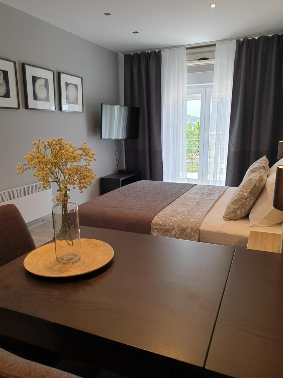 Bed, TV and multimedia