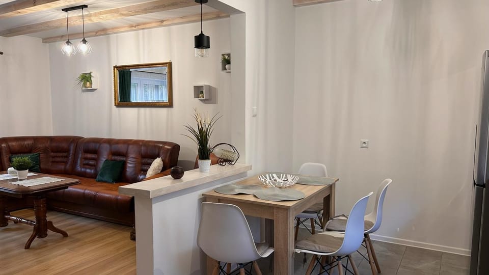Communal lounge/ TV room, Kitchen or kitchenette, Living room