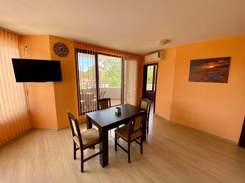 TV and multimedia, Living room, Dining area