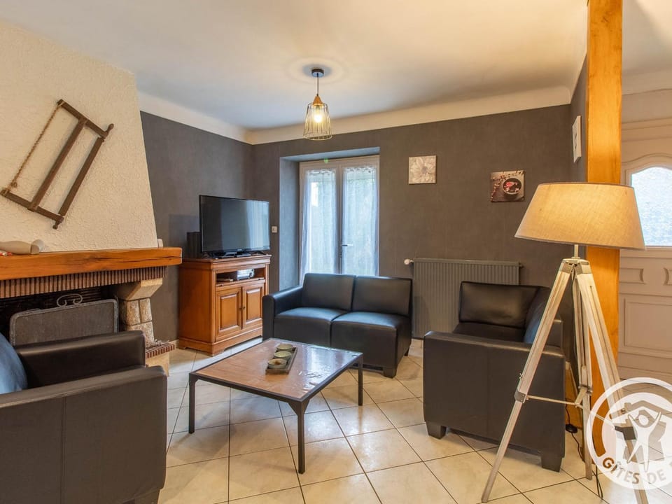 Gîte familial avec belle cour, 3 chambres, proche vignobles et activités, au calme en campagne angevine - FR-1-622-11 House in Pays de la Loire
