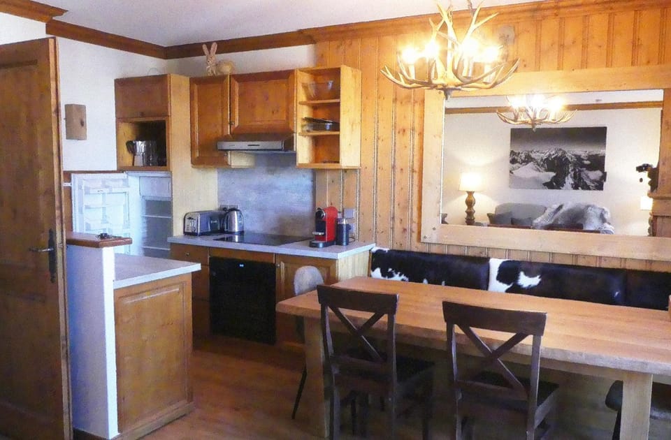 Dining area, kitchen