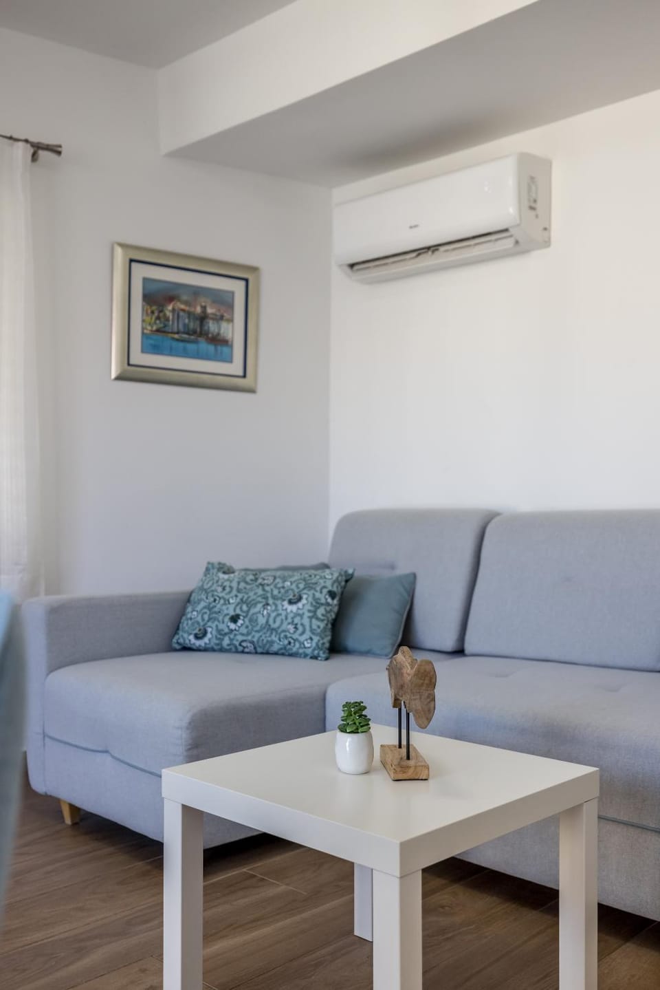 Living room, air conditioner