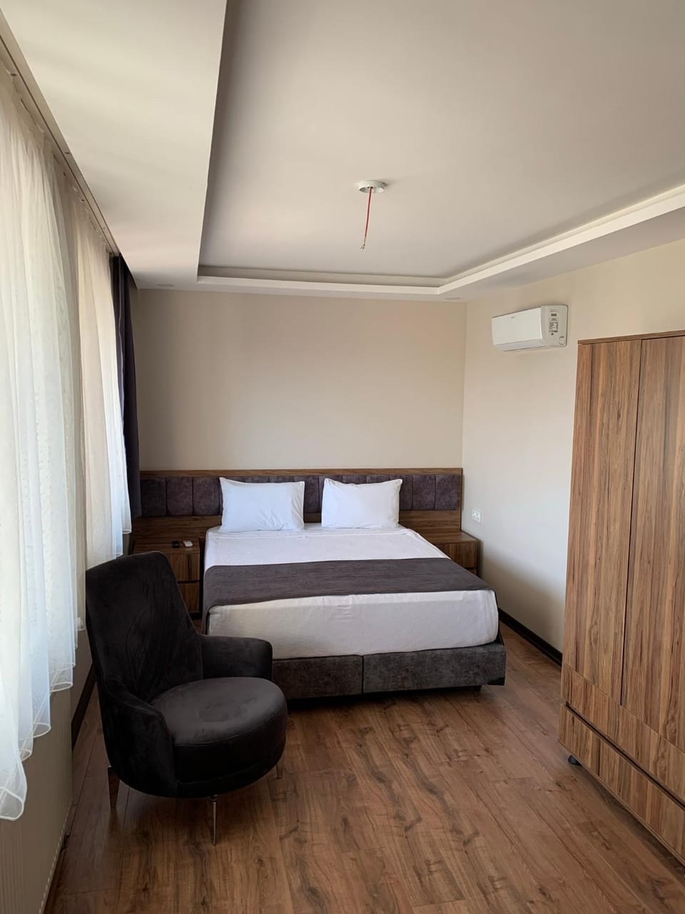 Bed, Photo of the whole room, air conditioner