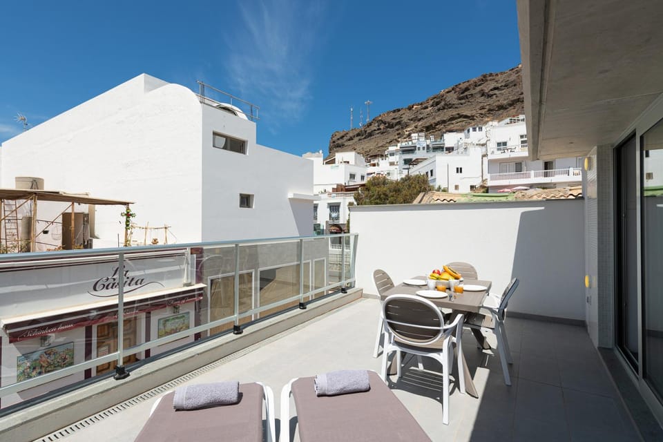 Neighbourhood, Balcony/Terrace, Street view