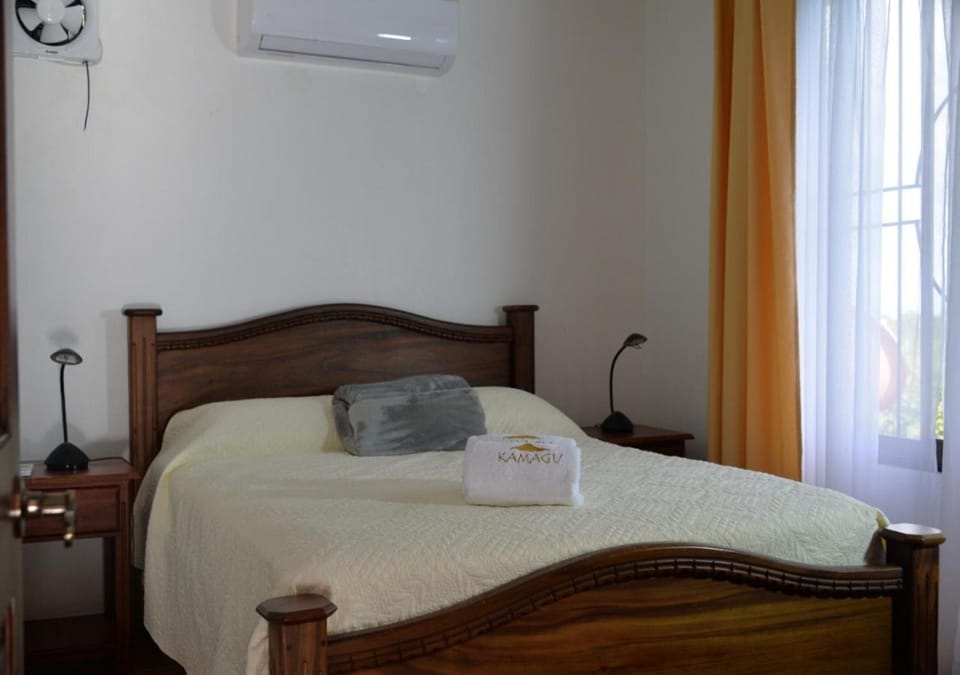 Bed, Photo of the whole room, Bedroom, air conditioner