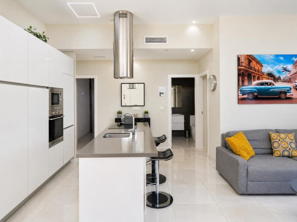 Kitchen or kitchenette, air conditioner