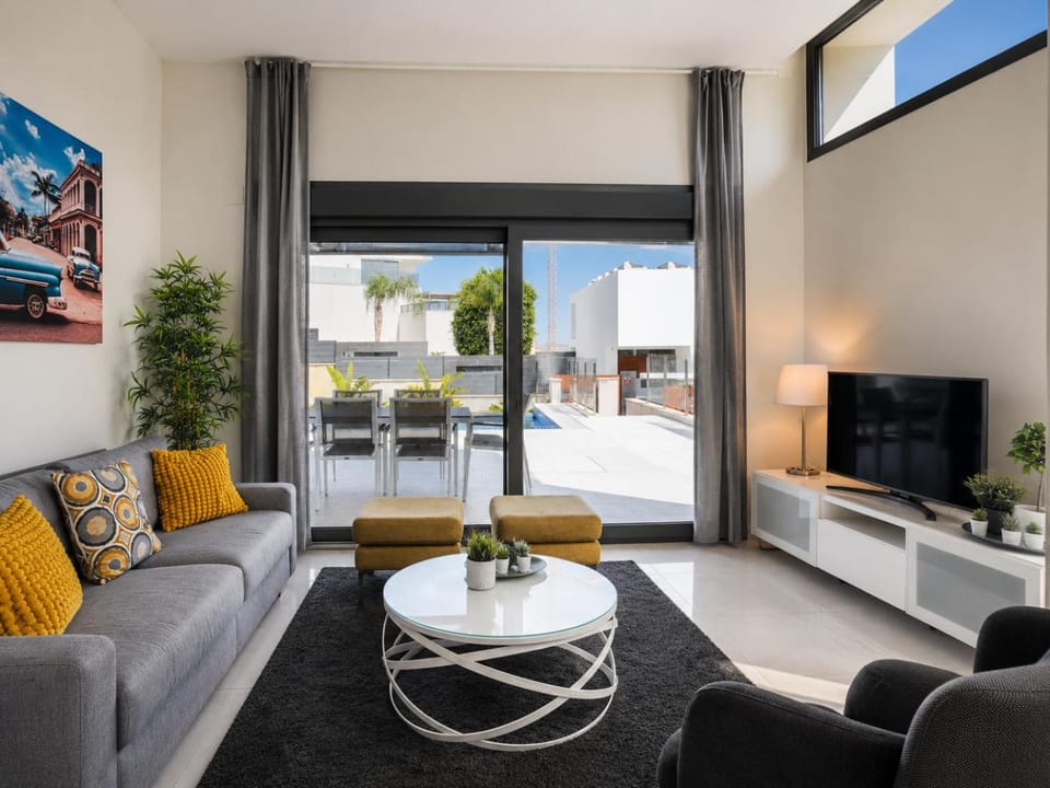 TV and multimedia, Living room, Seating area