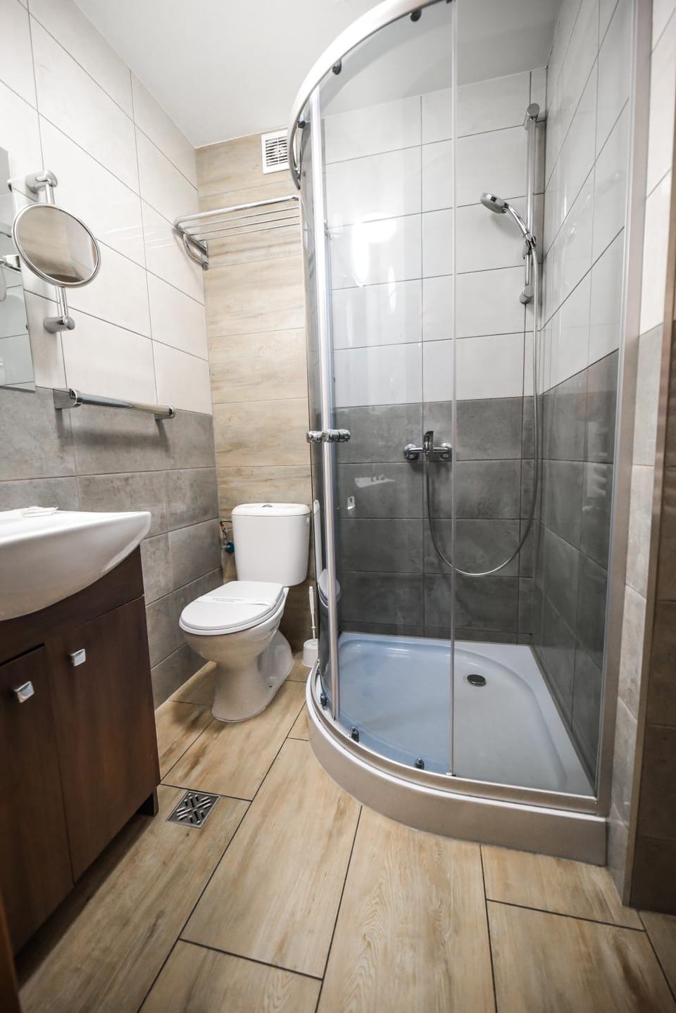 Aparthotel WADOWICE & Hostel GENERY Hostel in Lesser Poland Voivodeship